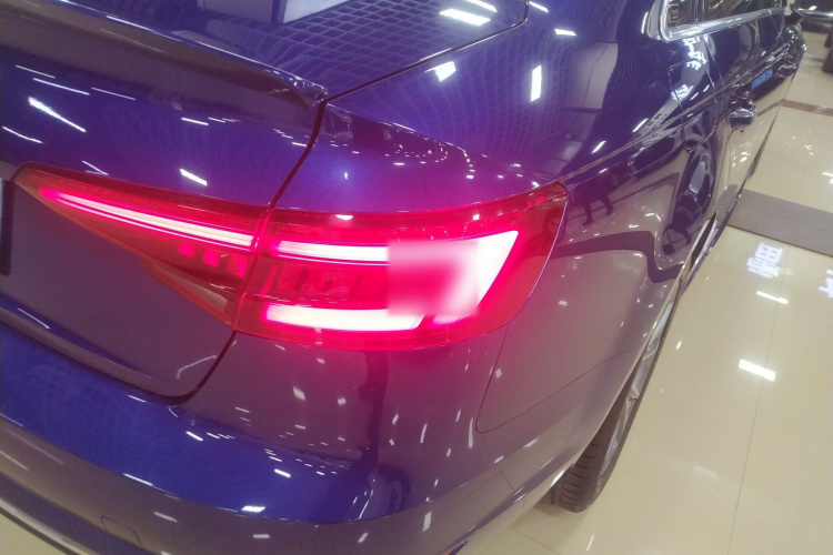 奥迪A4L 2018款 30周年年型 40 TFSI 进取型车身外观9