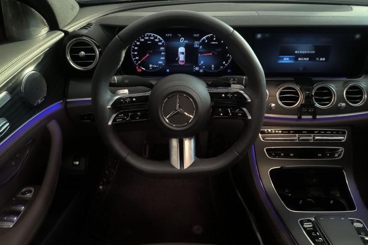 奔驰E级 2023款 E 300 L 运动时尚型中控内饰13