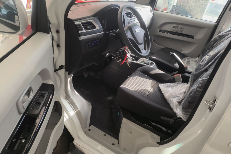 SRM鑫源 好运 2025款 启航版  弗迪42.3kWh 305km 6座中控内饰20