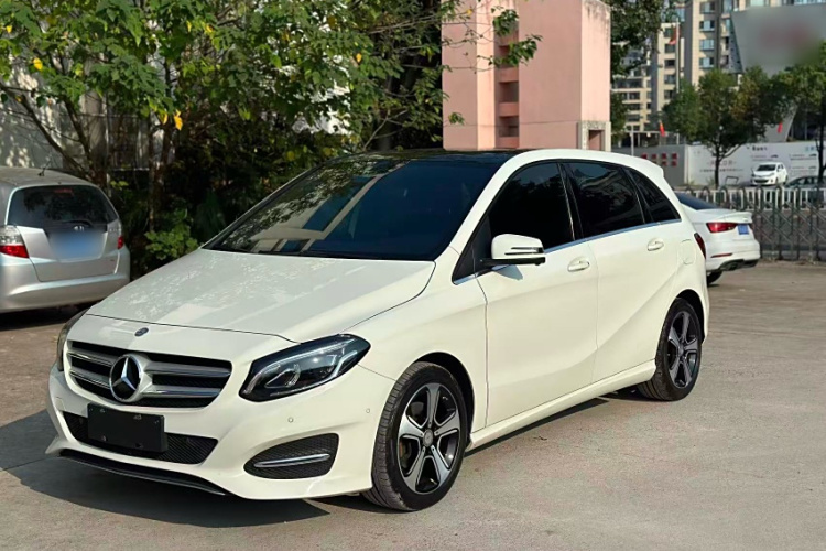 奔驰B级 2015款 B 200 时尚型车身外观1