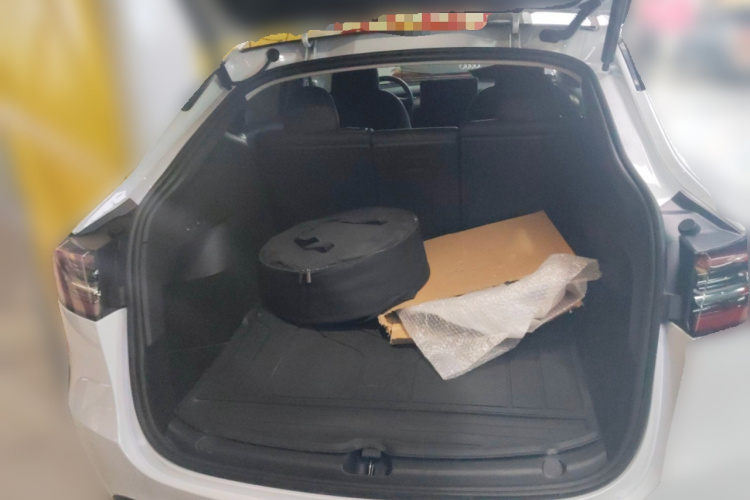 特斯拉 Model Y 2022款 改款 后轮驱动版中控内饰23