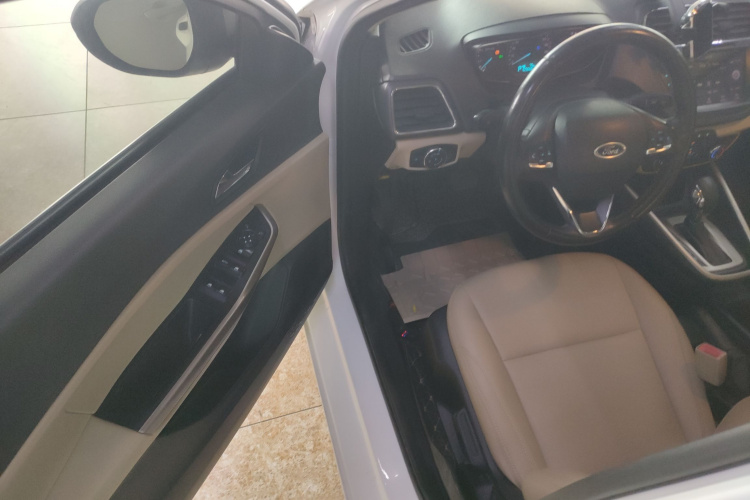 福特 福睿斯 2017款 改款 1.5L 自动舒适型中控内饰20