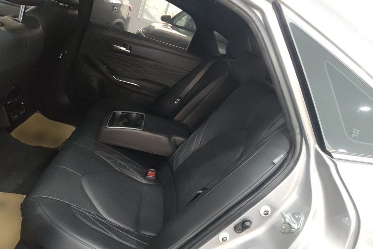 丰田 亚洲龙 2022款 双擎 2.5L XLE尊贵版中控内饰21