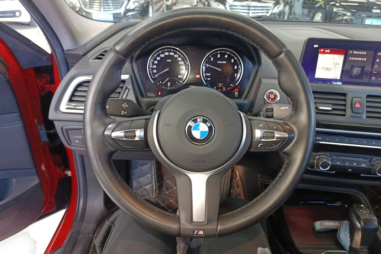 宝马1系 2019款 118i M运动套装中控内饰13