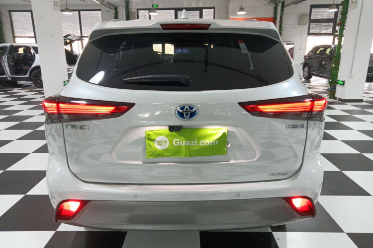 丰田 汉兰达 2022款 双擎 2.5L 四驱尊贵版 7座车身外观6