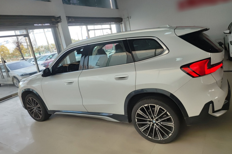 宝马X1 2023款 xDrive25Li X设计套装车身外观6003
