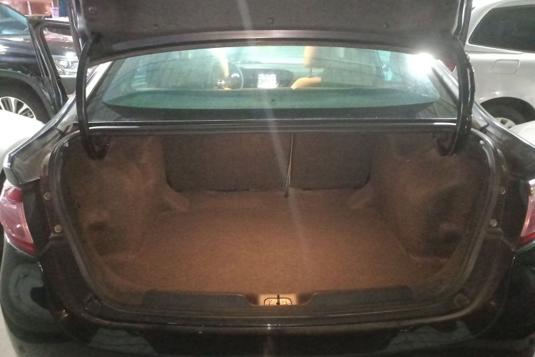 菲亚特 菲翔 2012款 1.4T 自动悦享版机舱底盘23