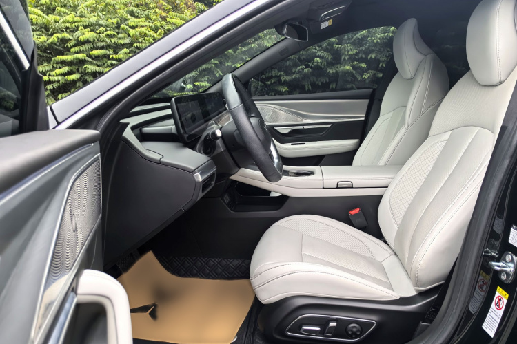 小鹏P7 2024款 P7i 550 Pro中控内饰7001