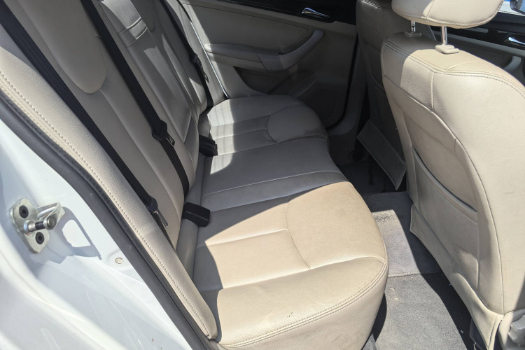 荣威360 2015款 1.5L 自动豪华版中控内饰7009