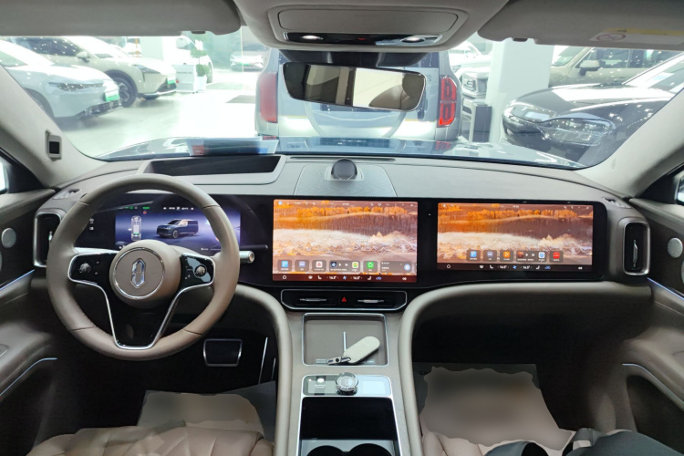 鸿蒙智行 问界M9 2024款 增程 Ultra版 52kWh 5座版中控内饰7002