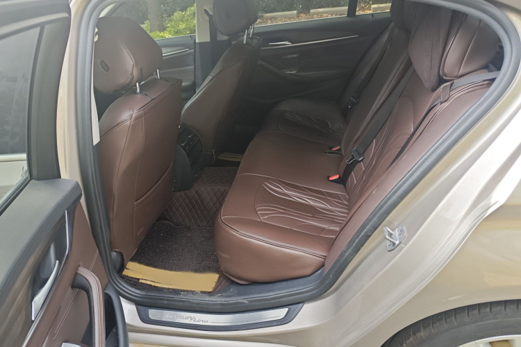 宝马5系 2018款 改款 530Li 领先型 豪华套装中控内饰7002