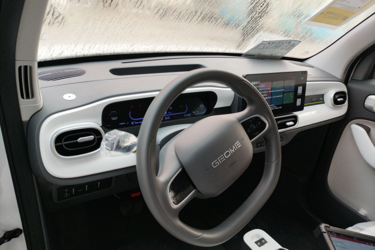 吉利银河 熊猫 2025款 210km 元气熊中控内饰12