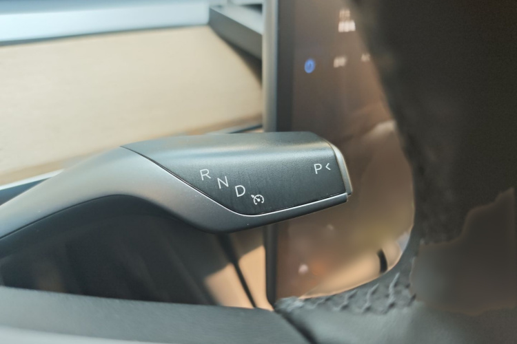 特斯拉 Model Y 2021款 标准续航后驱版局部细节18