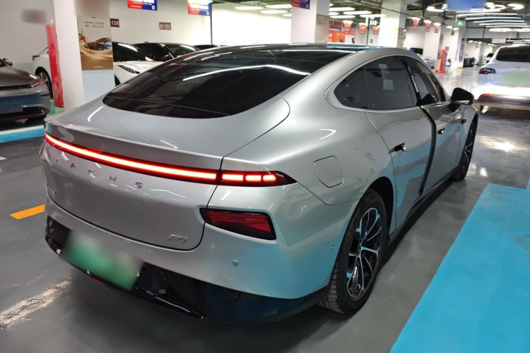 小鹏P7 2022款 480E车身外观7