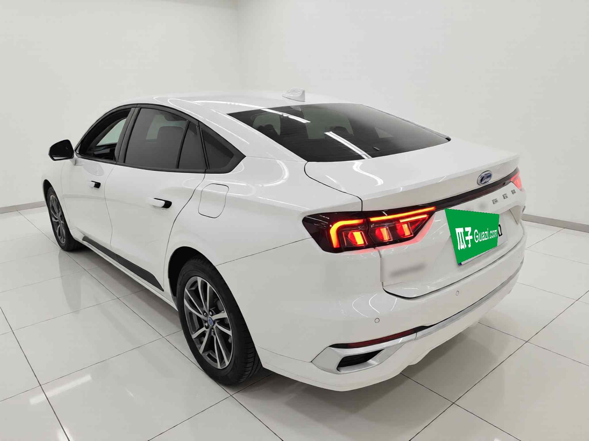 福特 蒙迪欧 2025款 1.5T EcoBoost 豪华型(3)