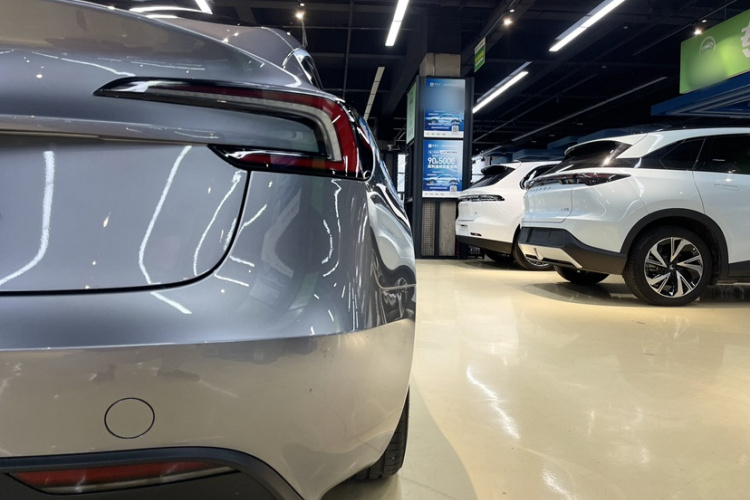 特斯拉 Model 3 2025款 后轮驱动版车身外观6002