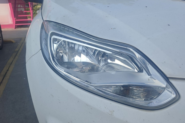 福特 福克斯 2012款 三厢 1.6L 自动舒适型车身外观6006