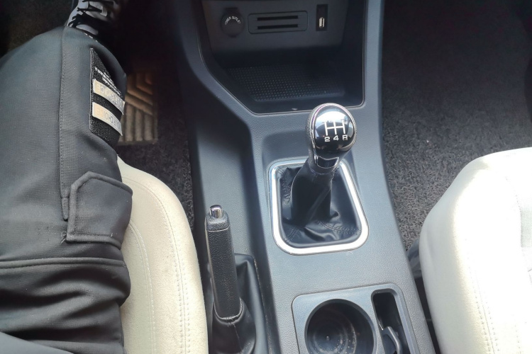 东风风行 菱智 2022款 奋斗款 M5L 1.6L 基本型 7座局部细节18