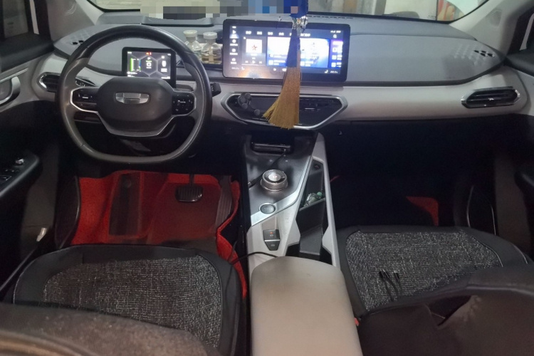 吉利几何C 2020款 甄选续航版 550KM C++中控内饰7002