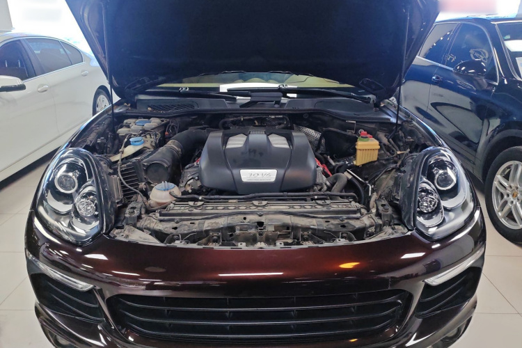 保时捷 2015款 Cayenne 3.0T机舱底盘24