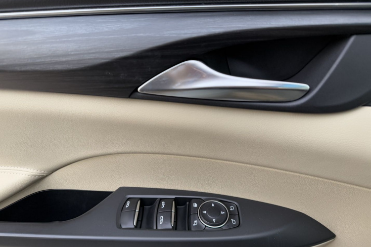 别克GL8 2022款 ES陆尊 653T 尊享型中控内饰7009