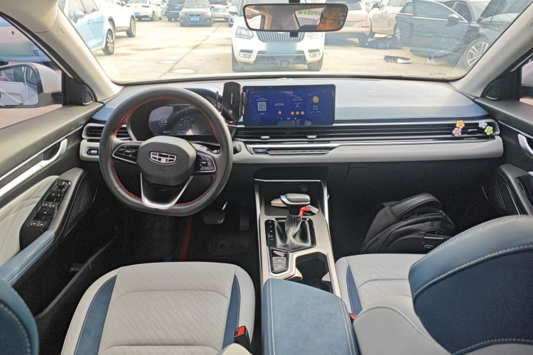 吉利汽车 帝豪 2022款 第4代 1.5L CVT旗舰型中控内饰7002