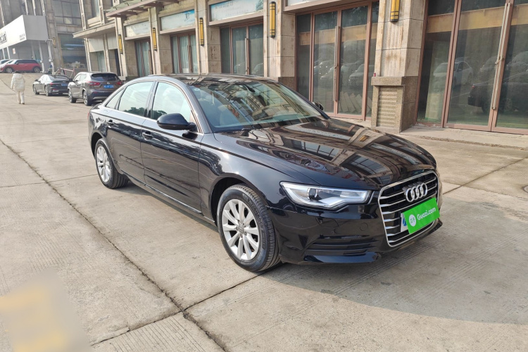 奥迪A6L 2015款 TFSI 百万纪念智领型车身外观3