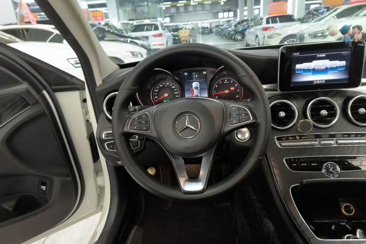 奔驰C级 2018款 C 180 L 时尚型运动版局部细节13