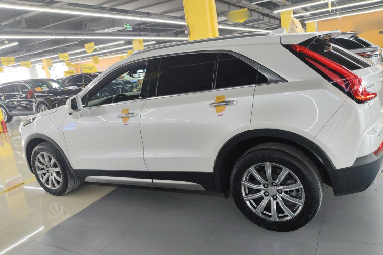 凯迪拉克XT4 2021款 28T 两驱领先型车身外观4