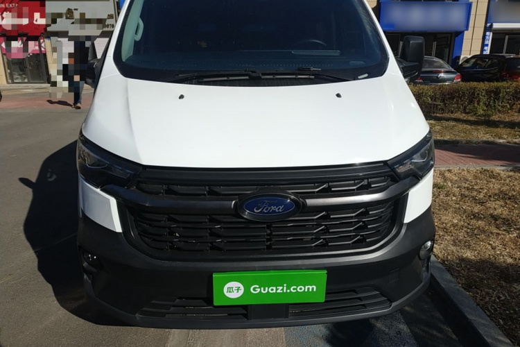 福特 全顺 2023款 2.0T汽油手动多功能商用车短轴低顶5/6座车身外观2