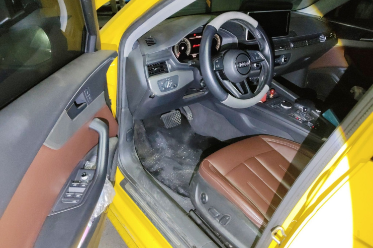 奥迪A4L 2018款 30周年年型 40 TFSI 进取型中控内饰20