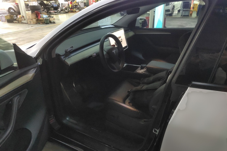 特斯拉 Model Y 2022款 改款 后轮驱动版中控内饰19