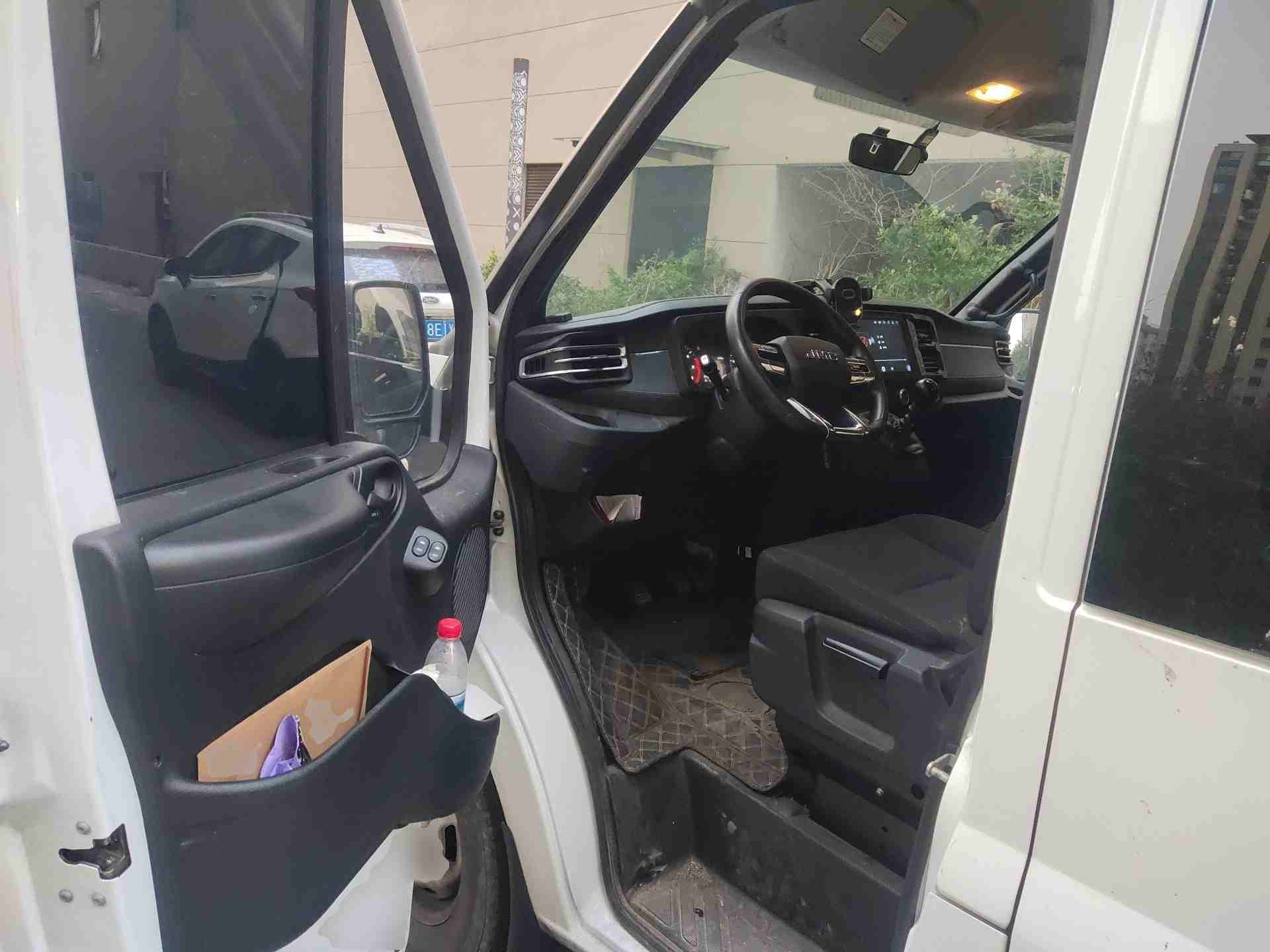 车辆驾驶位内饰实拍