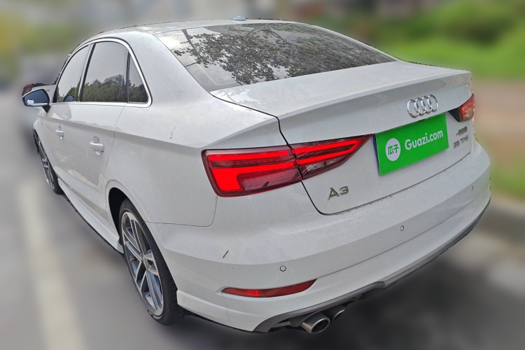 奥迪A3 2018款 30周年年型 Limousine 35 TFSI 运动型车身外观5