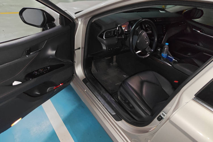 丰田 凯美瑞 2018款 2.0G 豪华版中控内饰20