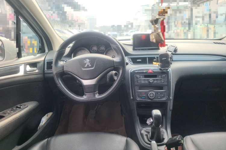 标致308 2014款 乐享版 经典 1.6L 手动风尚型中控内饰13