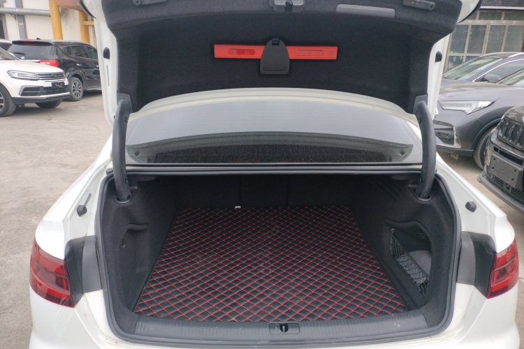 奥迪A4L 2019款 40 TFSI 进取型 国V机舱底盘23