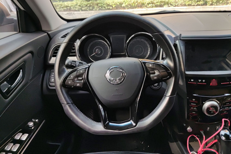 双龙 途凌 2016款 1.6L 汽油 两驱自动豪华版中控内饰13