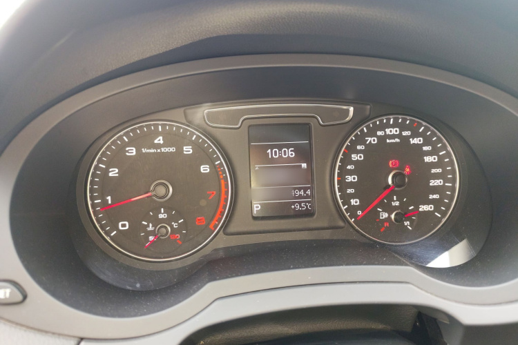 奥迪Q3 2018款 30周年年型 30 TFSI 时尚型局部细节14