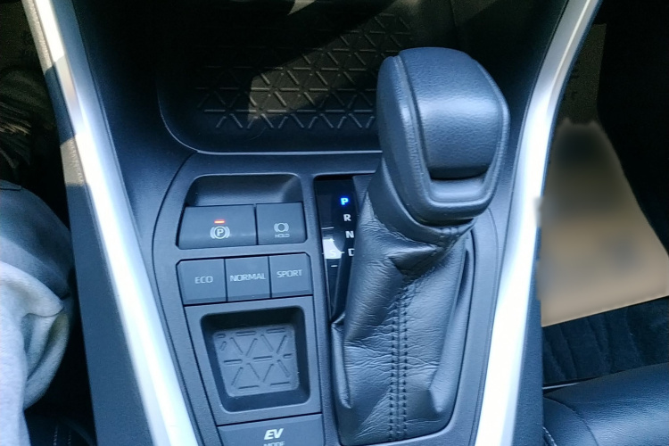 丰田 威兰达 2020款 双擎 2.5L E-CVT两驱豪华版局部细节18