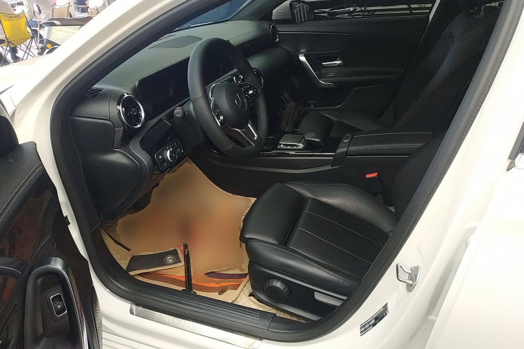 奔驰A级 2020款 改款 A 200 L 运动轿车动感型中控内饰20