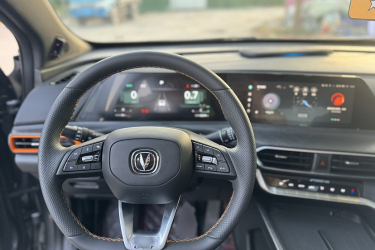 长安UNI-T 2022款 1.5T 运动版 尊贵型局部细节13