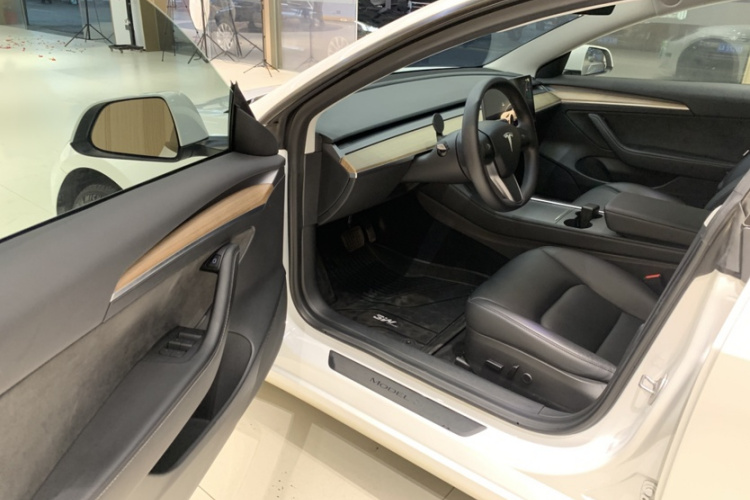 特斯拉 Model 3 2022款 后轮驱动版中控内饰7001