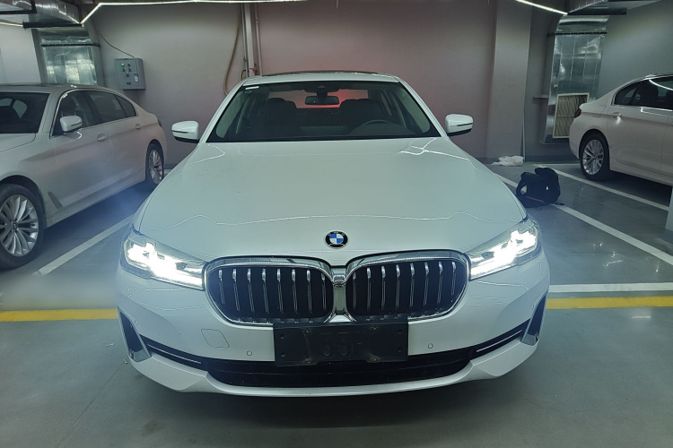 宝马5系 2022款 改款二 525Li 豪华套装车身外观2