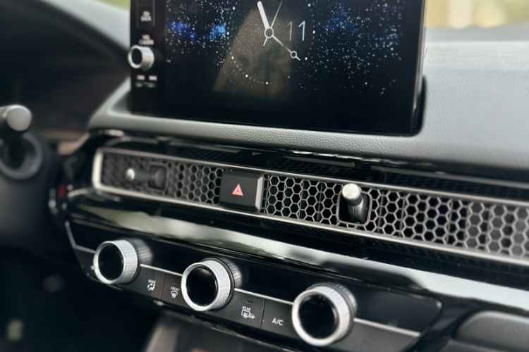 本田 思域 2022款 240TURBO CVT燃动版局部细节16