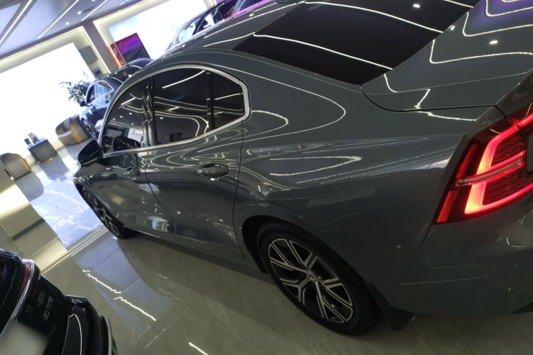 沃尔沃S60 2023款 B4 智逸豪华版车身外观4