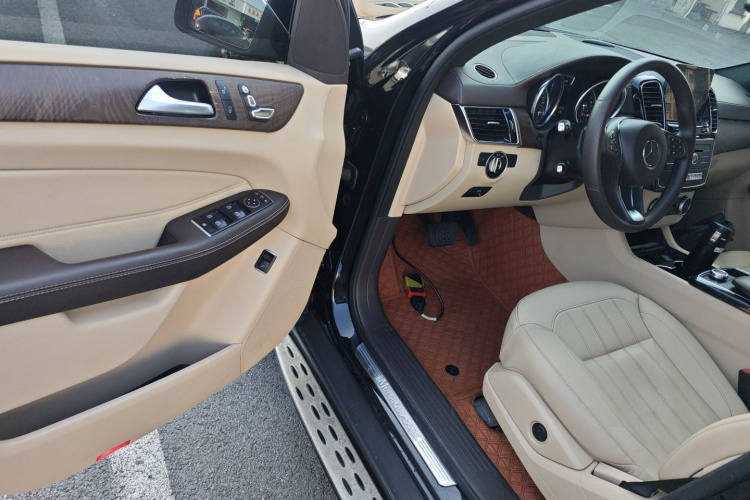 奔驰GLE 2017款 GLE 320 4MATIC 动感型中控内饰20