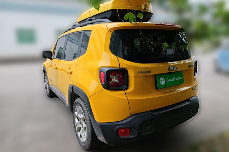 Jeep 自由侠 2018款 互联大屏版 180T 自动高能版车身外观5