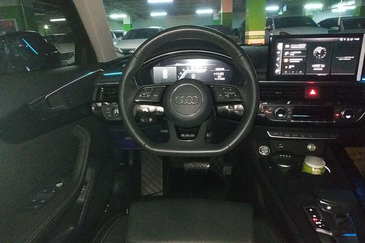 奥迪A4L 2022款 40 TFSI 豪华动感型中控内饰13