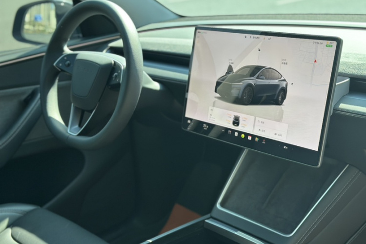 特斯拉 Model Y 2025款 后轮驱动版中控内饰7006